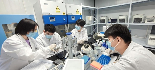 “個體基因解密實驗”預(yù)實驗課堂。東華大學(xué)供圖