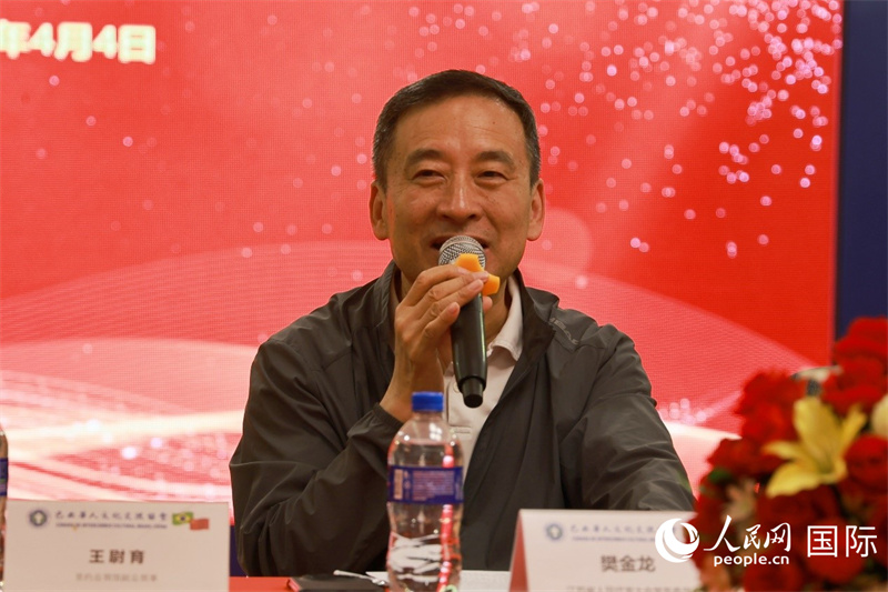 江蘇省人大常務(wù)委員會常務(wù)副主任樊金龍在座談會上致辭。人民網(wǎng)記者 陳海琪攝