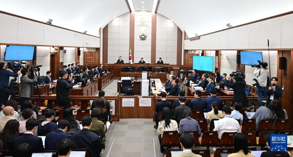 這是4月21日拍攝的韓國(guó)首爾中央地方法院庭審現(xiàn)場(chǎng)。新華社/紐西斯通訊社