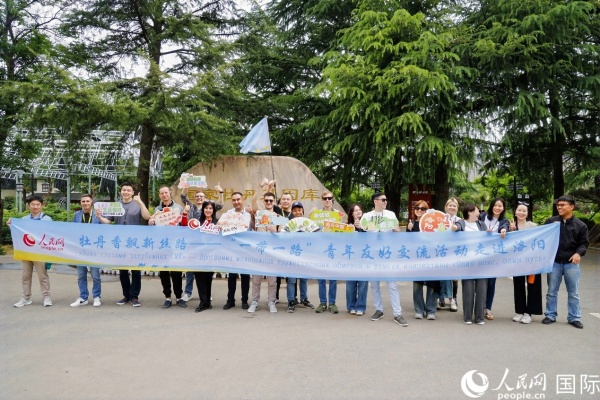 4月21日，人民網(wǎng)“一帶一路”青年友好交流活動(dòng)走進(jìn)洛陽(yáng)。人民網(wǎng)記者 魯揚(yáng)攝