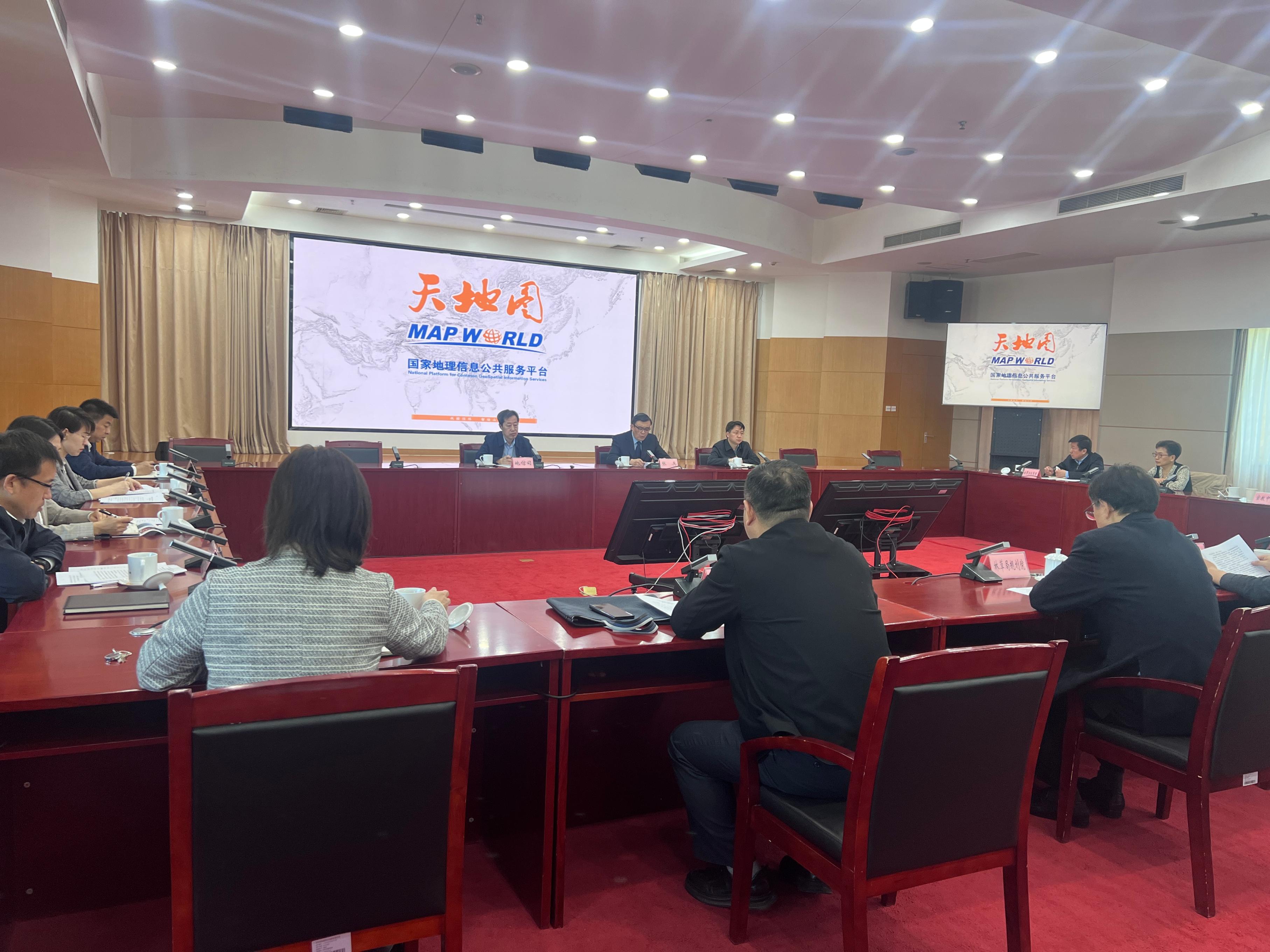 新版國家地理信息公共服務平臺“天地圖”上線現(xiàn)場。人民網(wǎng) 歐陽易佳攝