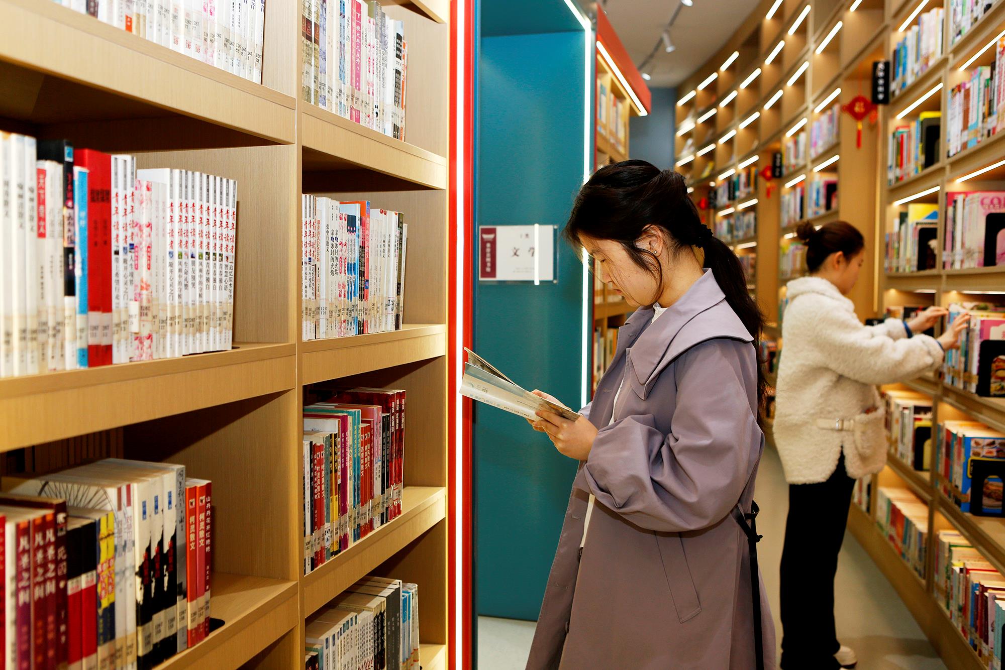 △2025年3月29日，讀者在山西臨汾市襄汾縣圖書館閱讀。