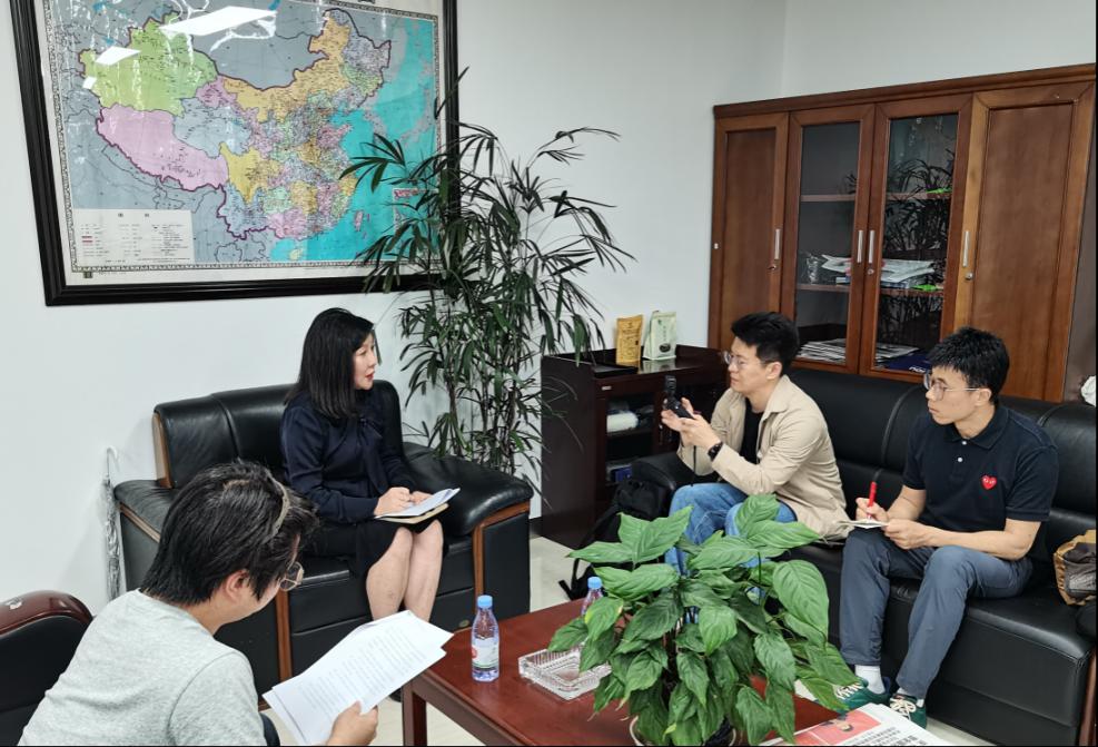 記者采訪企業(yè)跨境物流建設(shè)情況。人民網(wǎng) 孫啟凡攝