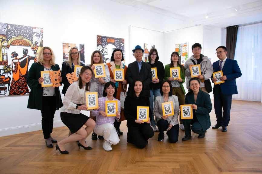 嘉賓合影。圖片由布達佩斯中國文化中心供圖