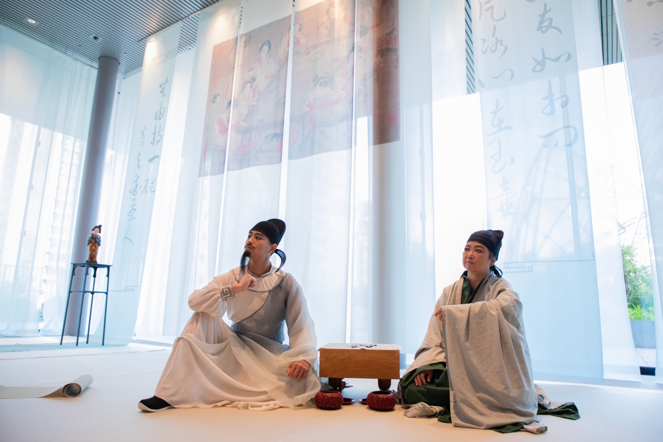 白居易與茶仙盧仝。中國駐大阪旅游辦事處供圖