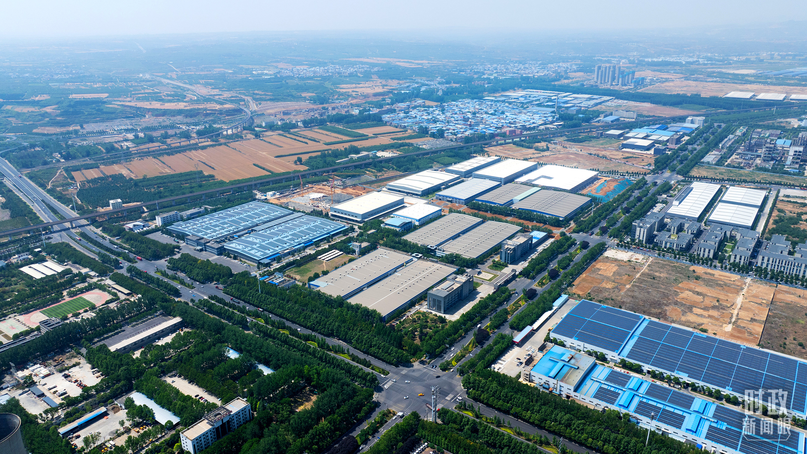 △俯瞰洛陽軸承集團(tuán)股份有限公司。（總臺(tái)央視記者范凱拍攝）