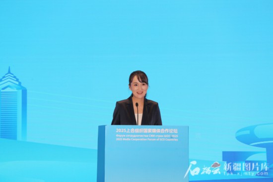 5月23日，在2025上合組織國家媒體合作論壇青年文化交流營活動中，人民日報社記者阿爾達克·塔巴拉克發(fā)言。石榴云/新疆日報記者 李雄心攝