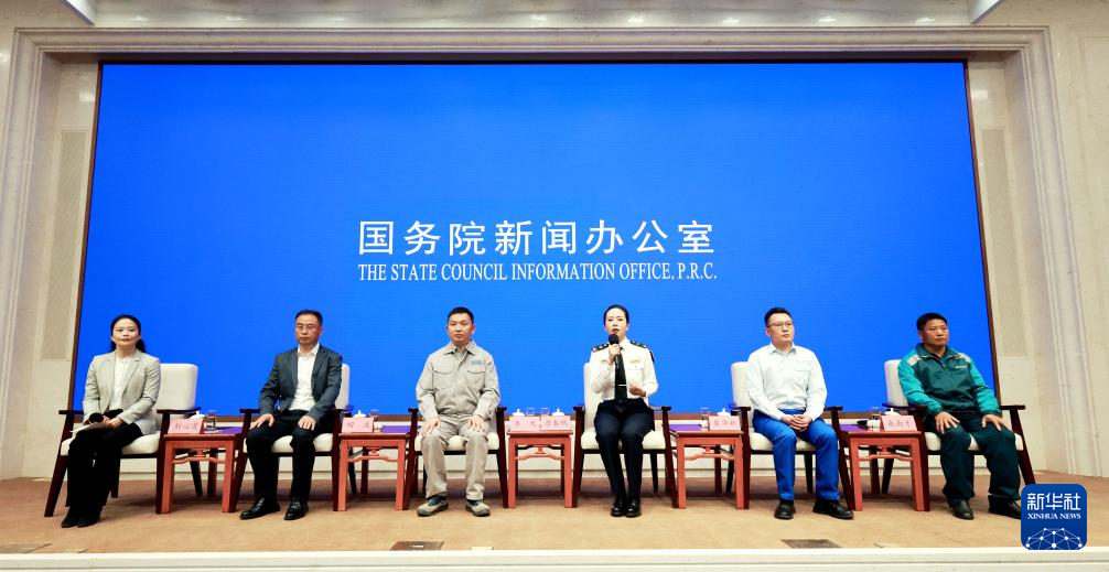 5月29日，國務(wù)院新聞辦公室在北京舉行“新征程上的奮斗者”中外記者見面會(huì)，交通運(yùn)輸領(lǐng)域代表圍繞“加快建設(shè)交通強(qiáng)國 勇當(dāng)開路先鋒”與中外記者見面交流。新華社記者 潘旭 攝