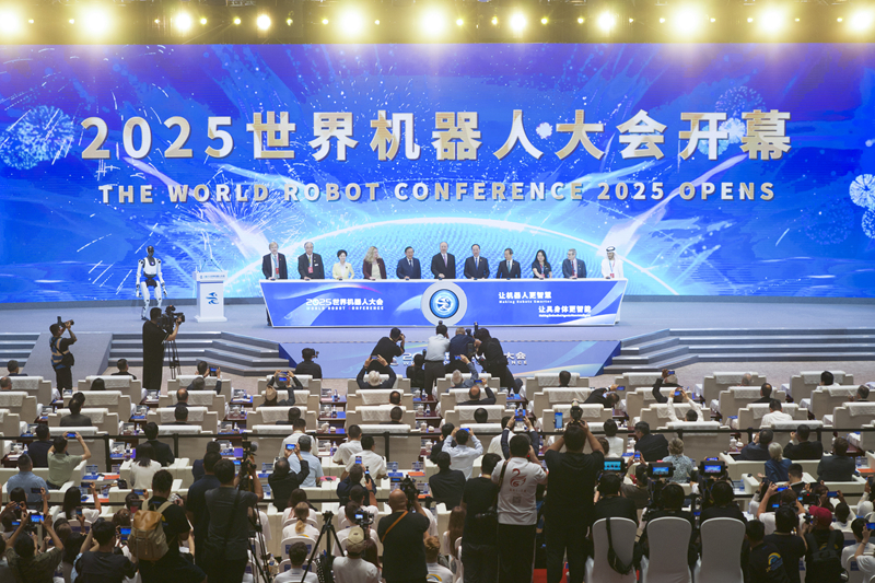 新華全媒+|2025世界機(jī)器人大會(huì)在北京開幕(1)XxjpsgC007111_20250808_PEPFN0A001.jpg